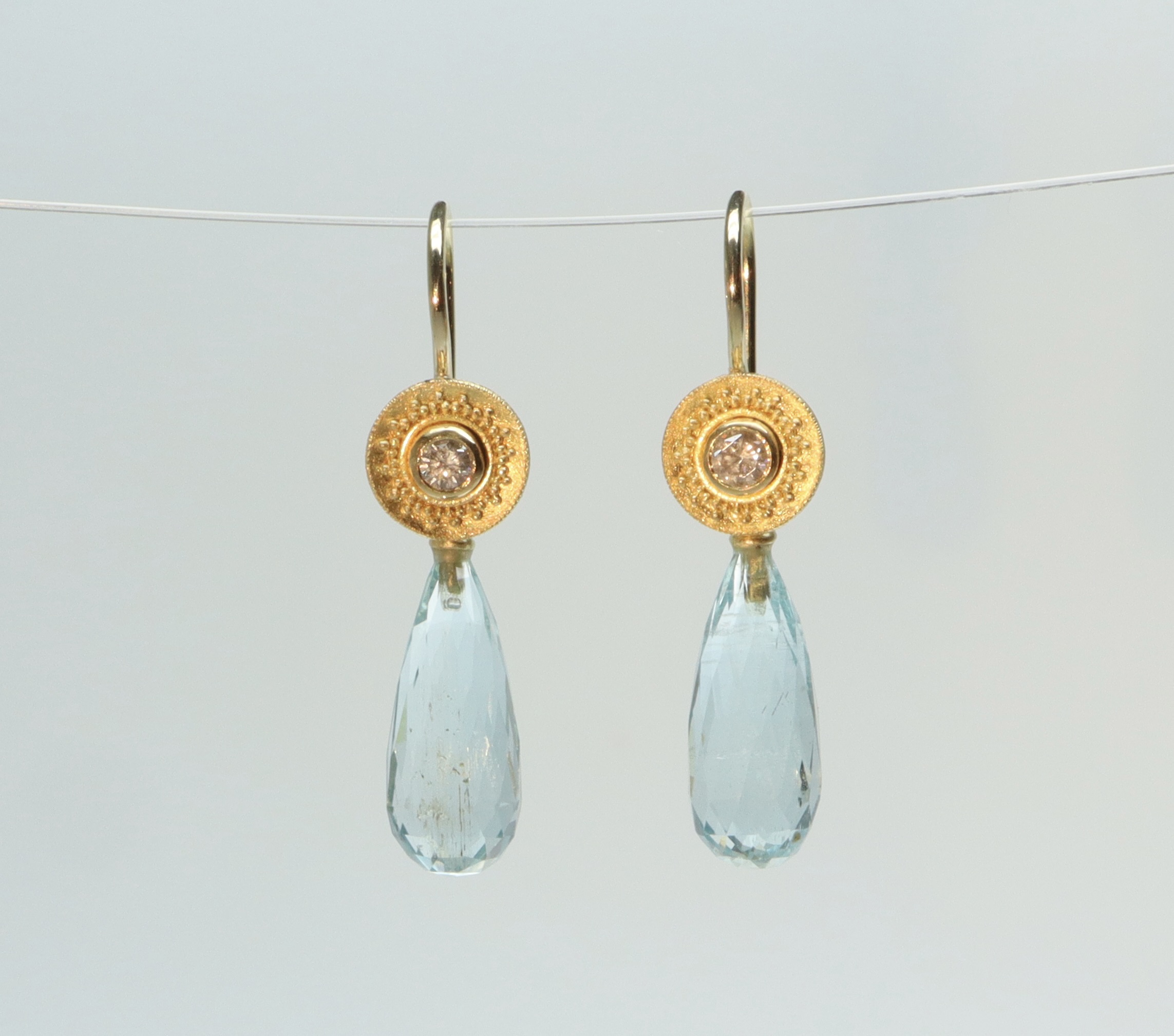 Granulierte Ohrhänger mit Aquamarin